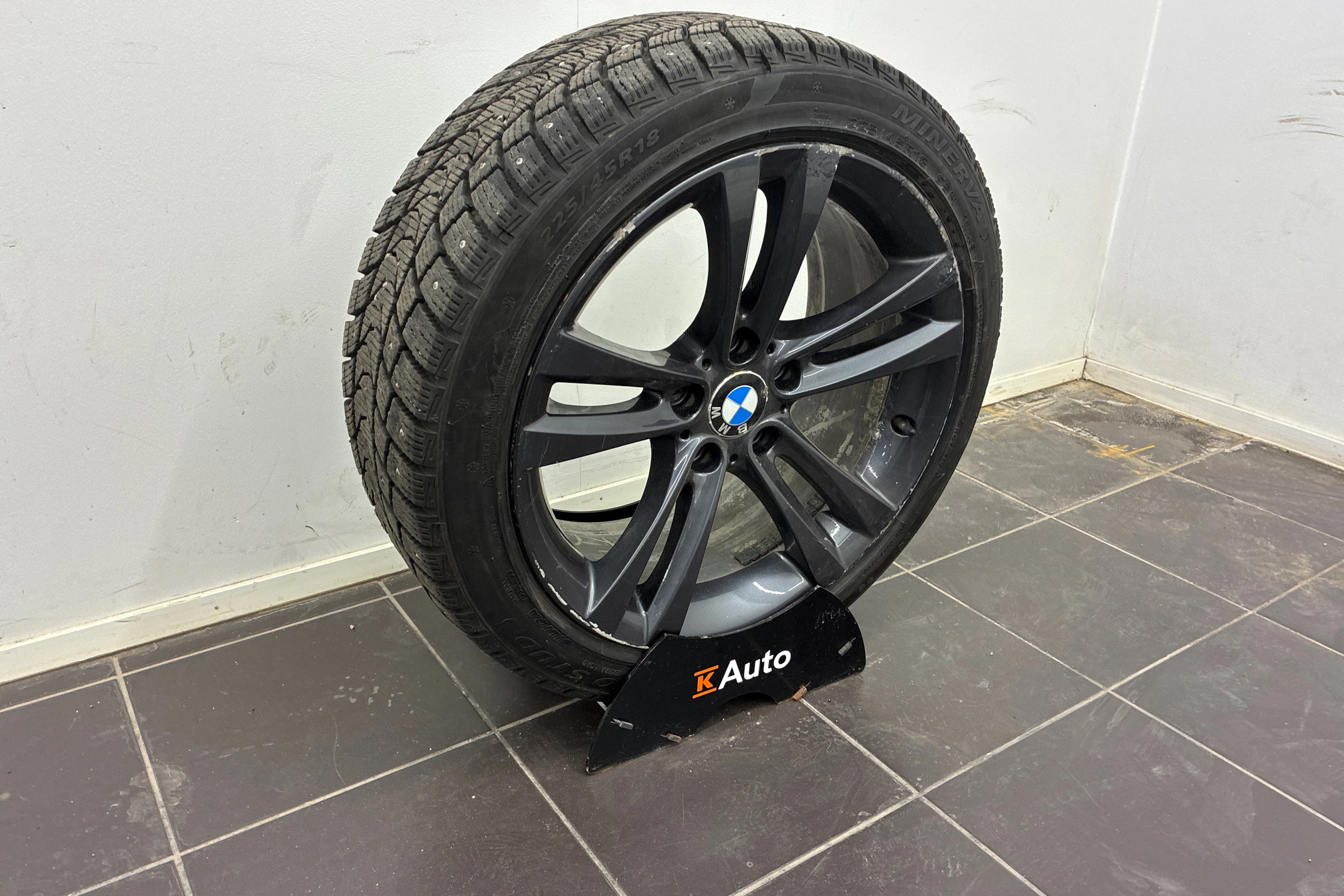 Valkoinen BMW 328 2013 kuva 10.