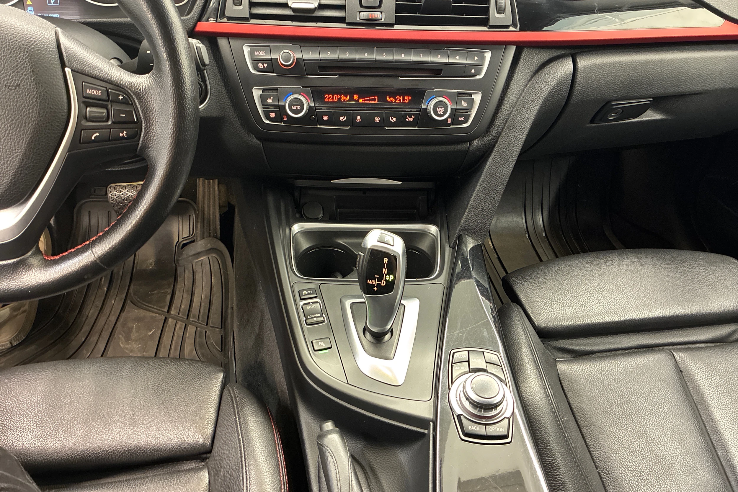 Valkoinen BMW 328 2013 kuva 16.