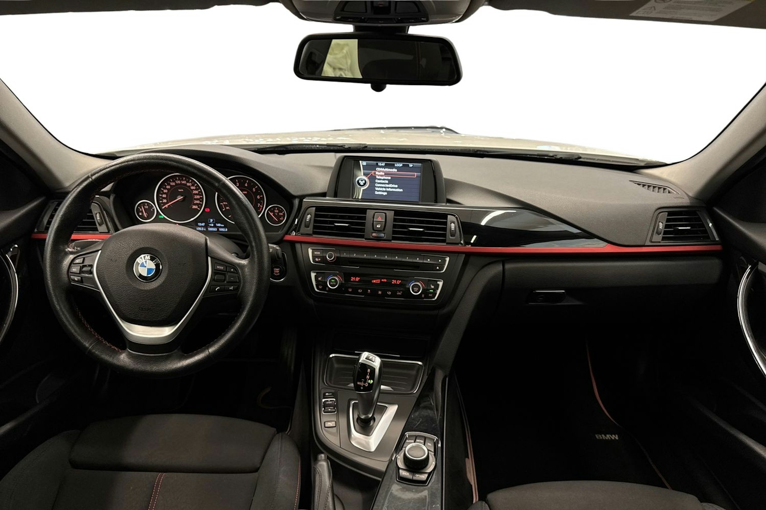 valkoinen BMW 328 2013 kuva 9.