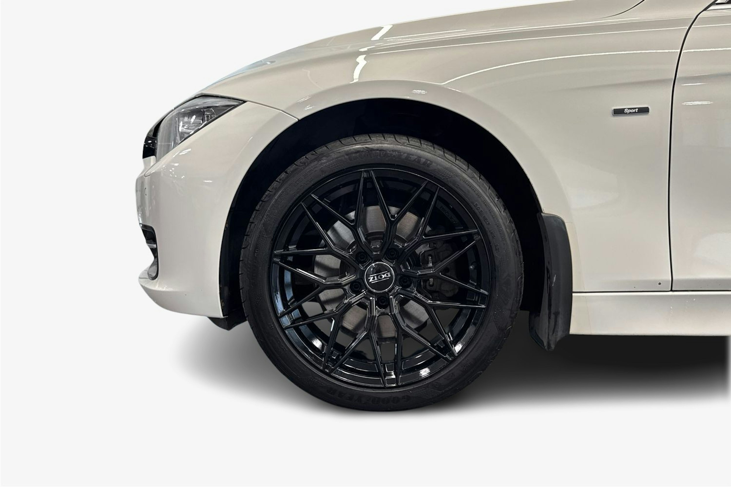 valkoinen BMW 328 2013 kuva 11.