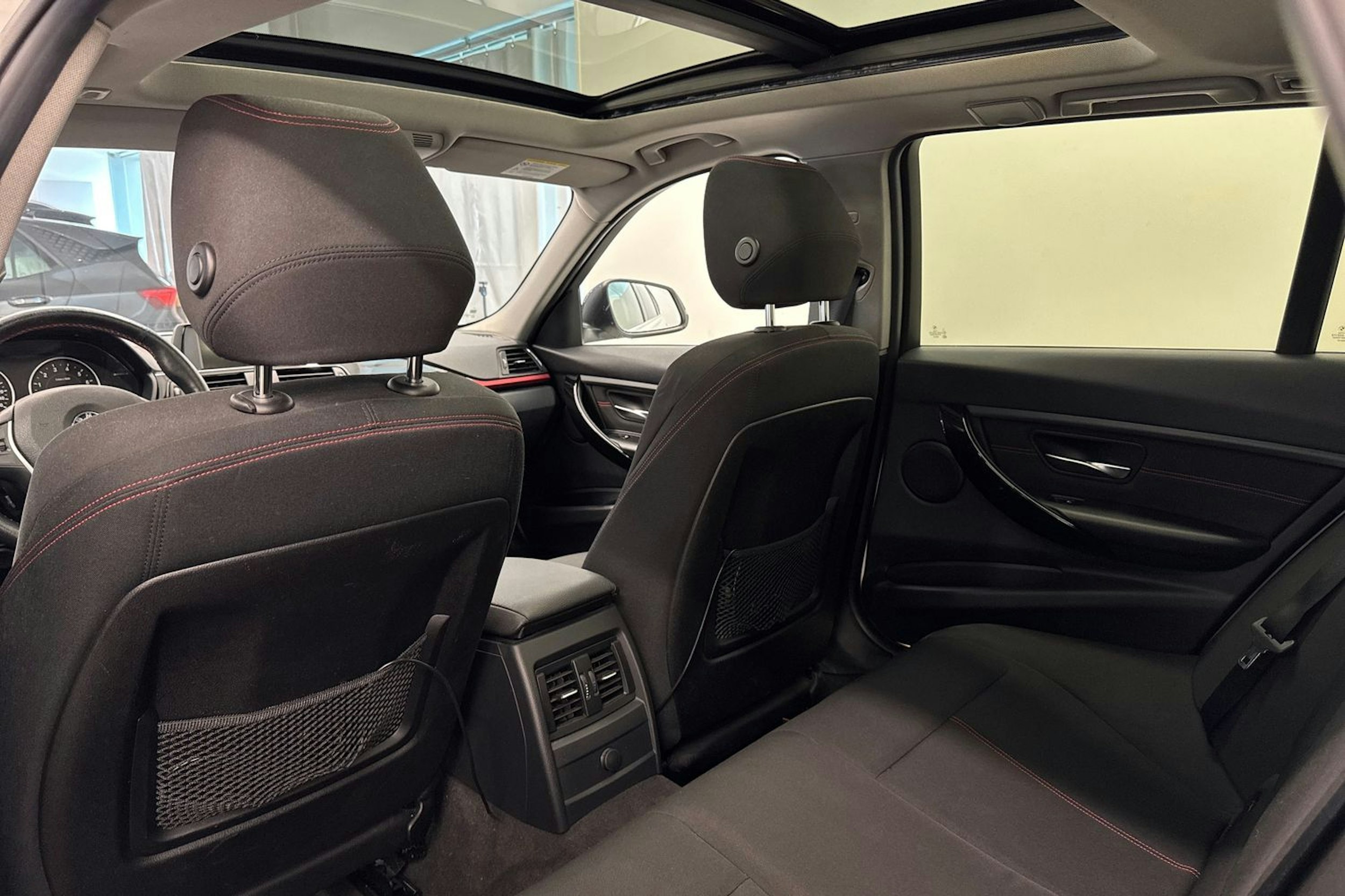 valkoinen BMW 328 2013 kuva 14.
