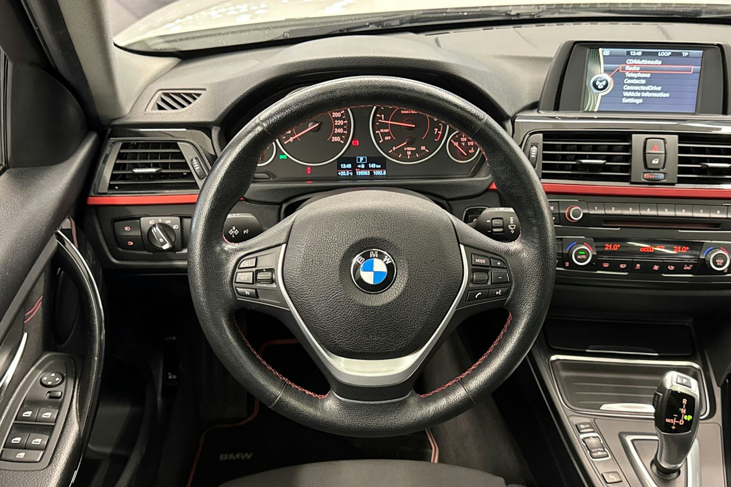 valkoinen BMW 328 2013 kuva 16.