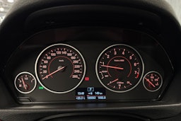 valkoinen BMW 328 2013 kuva 17.
