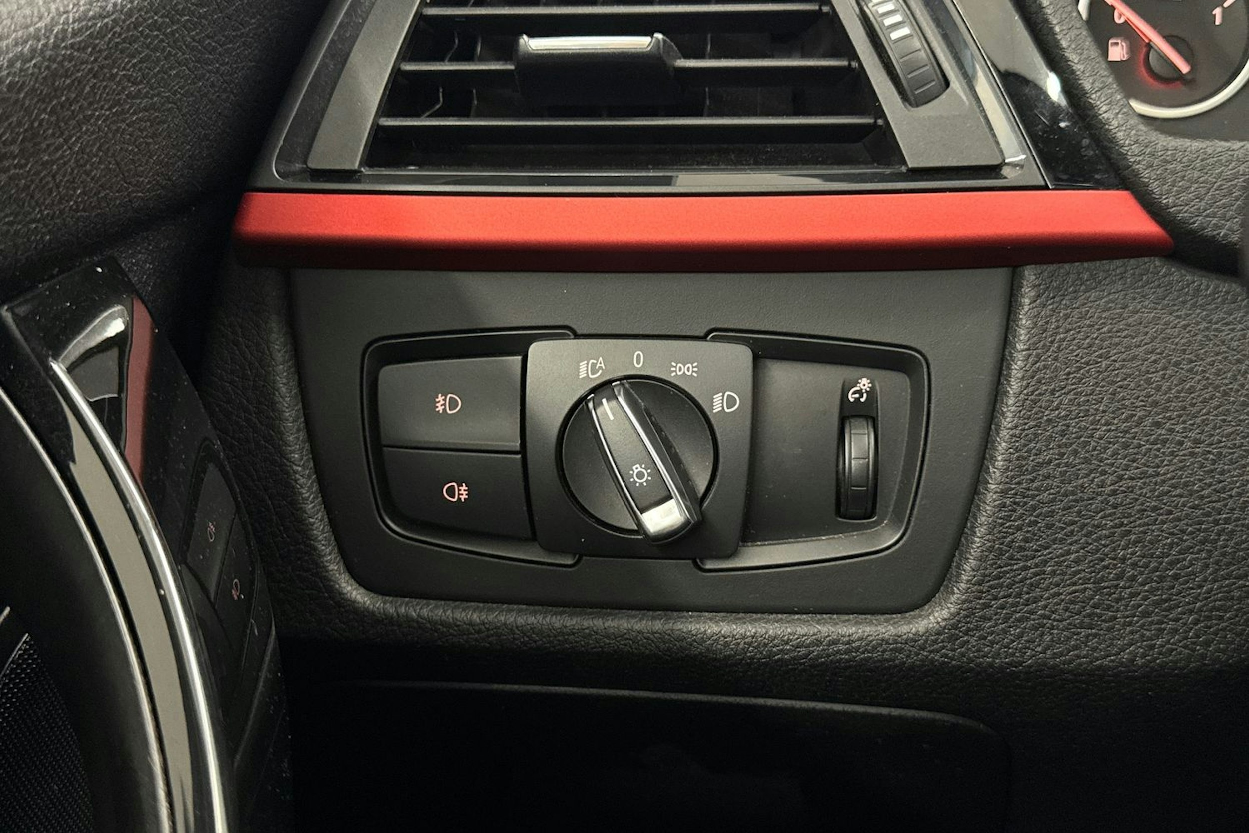 valkoinen BMW 328 2013 kuva 20.