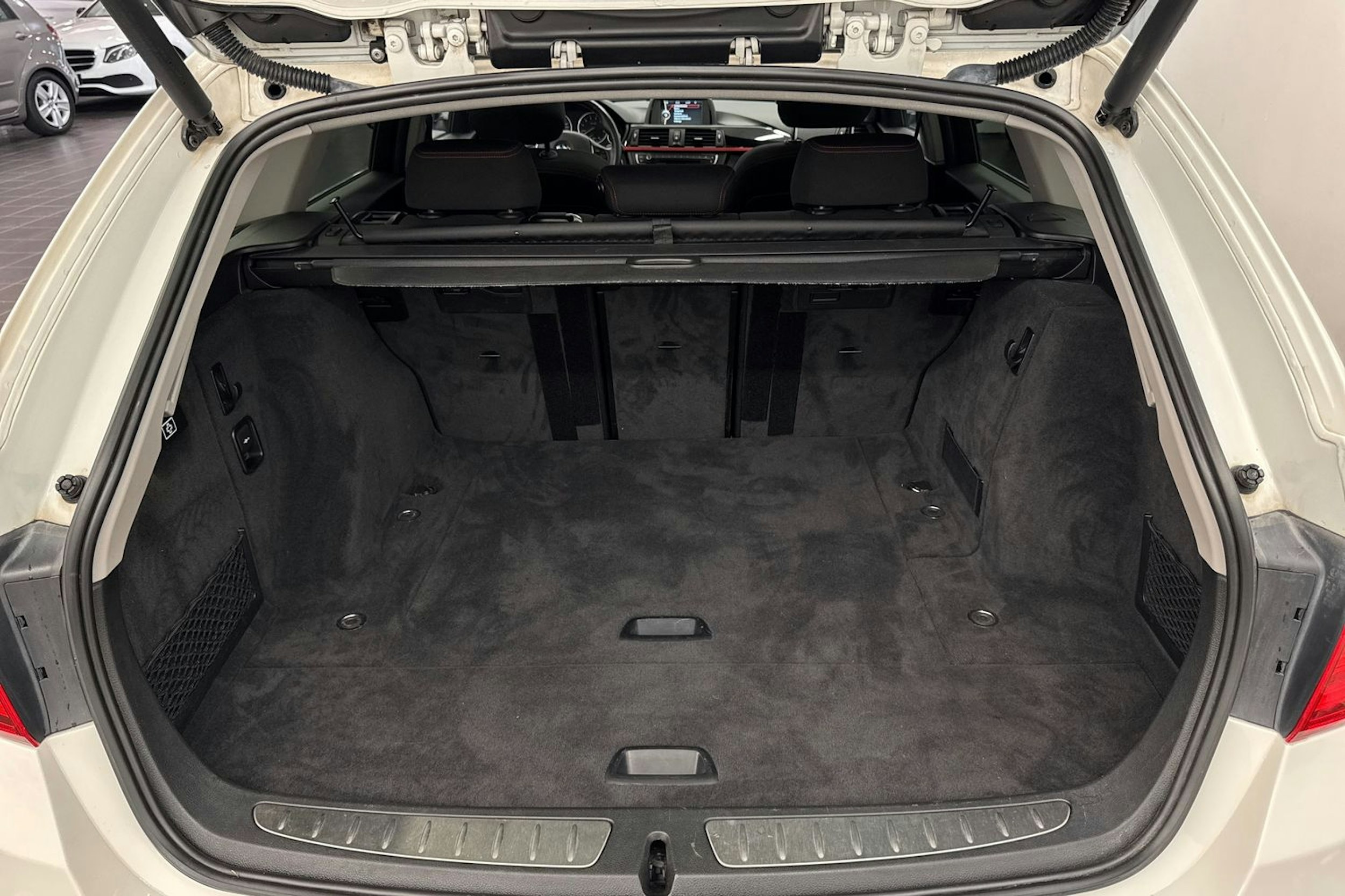 valkoinen BMW 328 2013 kuva 31.