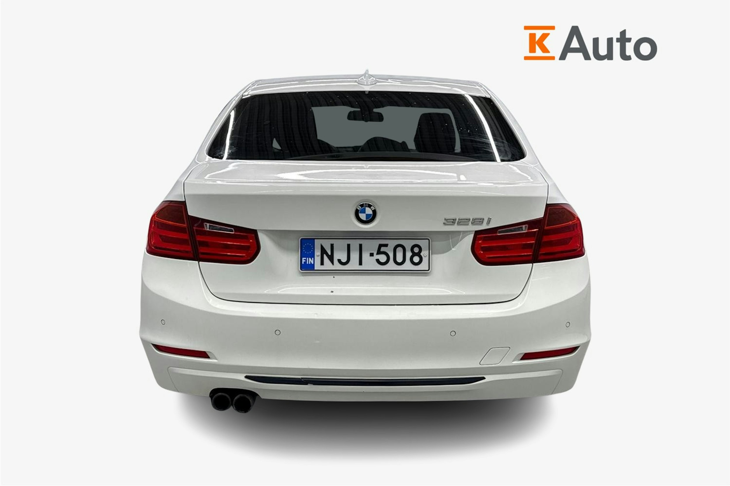 valkoinen BMW 328 2013 kuva 3.