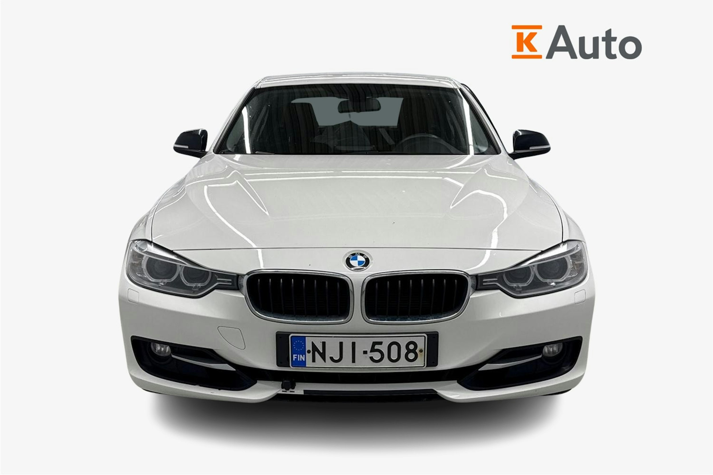 valkoinen BMW 328 2013 kuva 5.