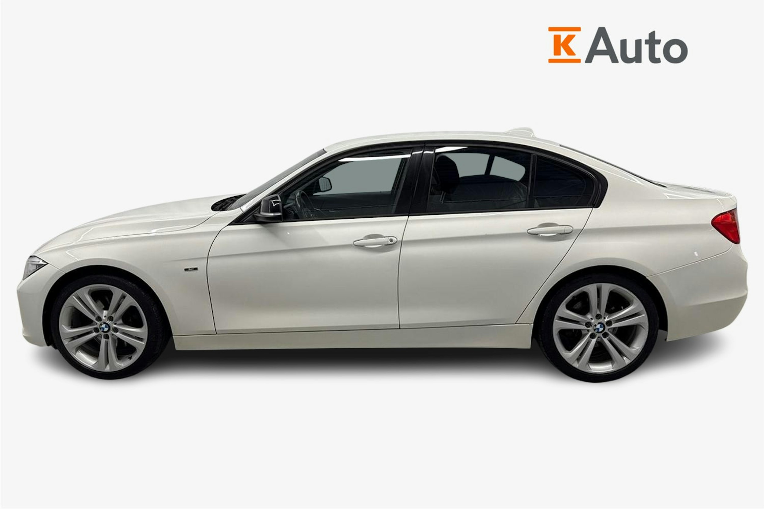 valkoinen BMW 328 2013 kuva 6.
