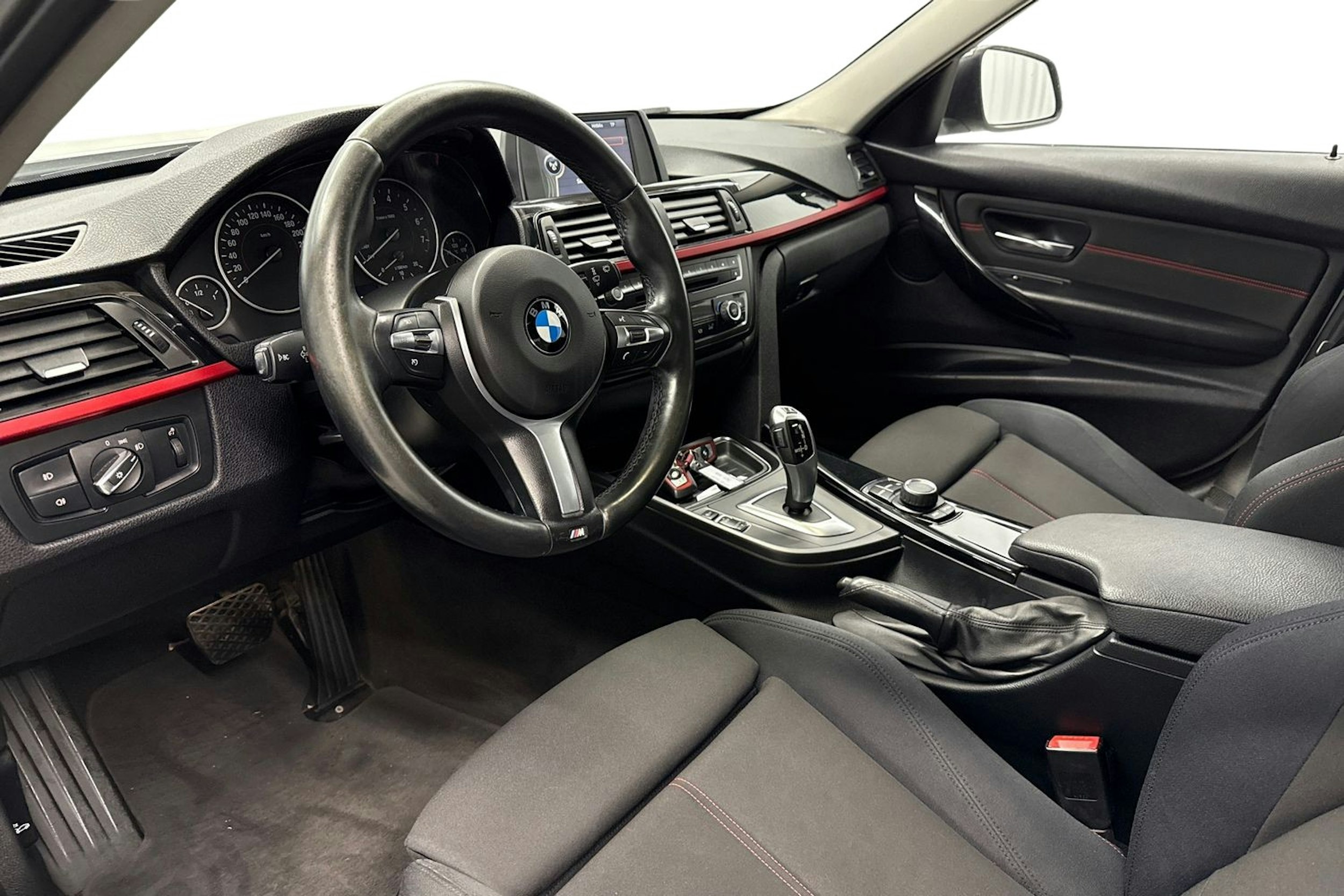 valkoinen BMW 328 2013 kuva 7.