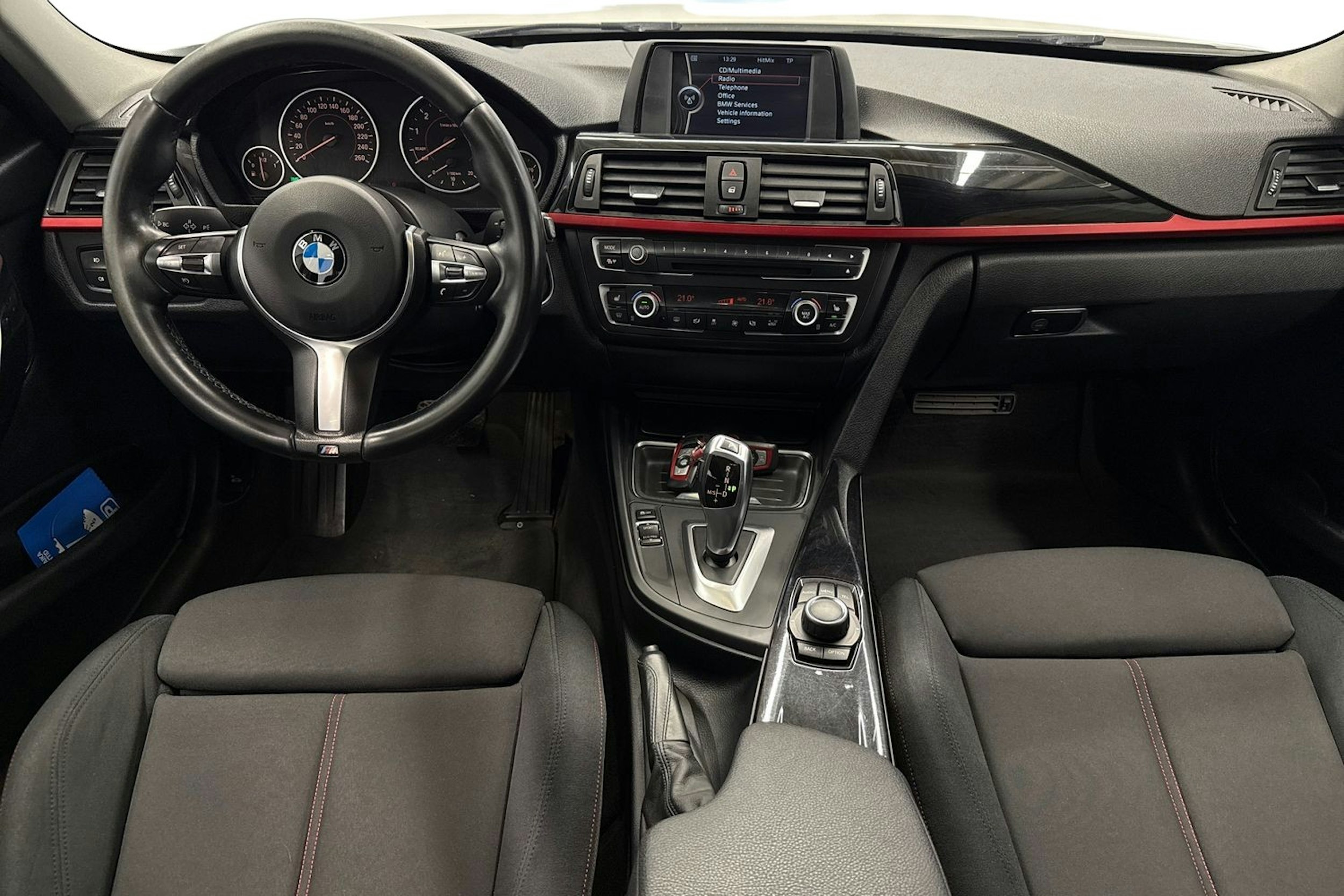 valkoinen BMW 328 2013 kuva 9.