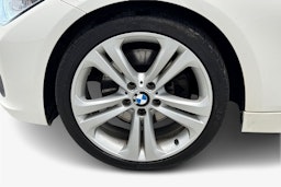 valkoinen BMW 328 2013 kuva 11.