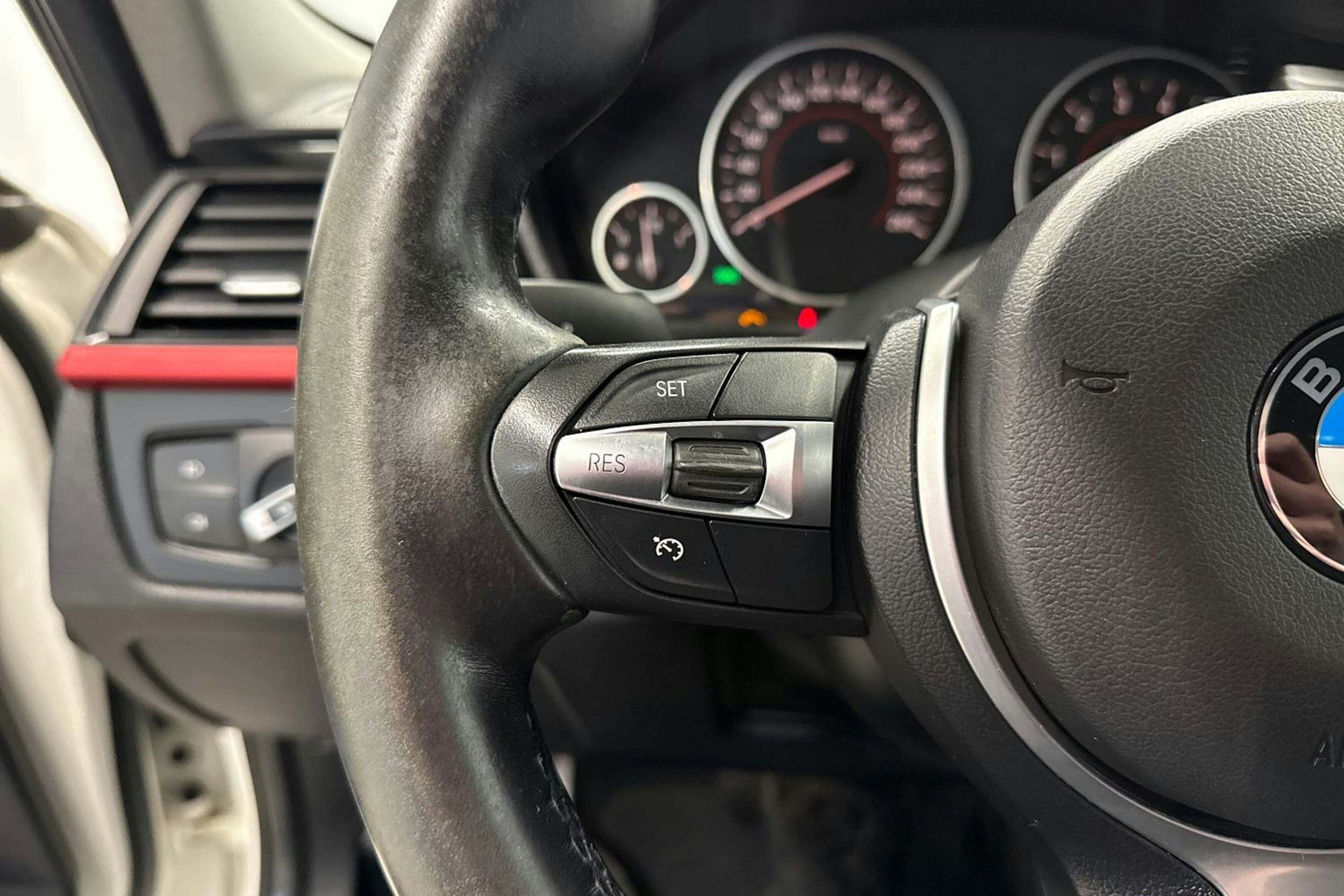 valkoinen BMW 328 2013 kuva 15.