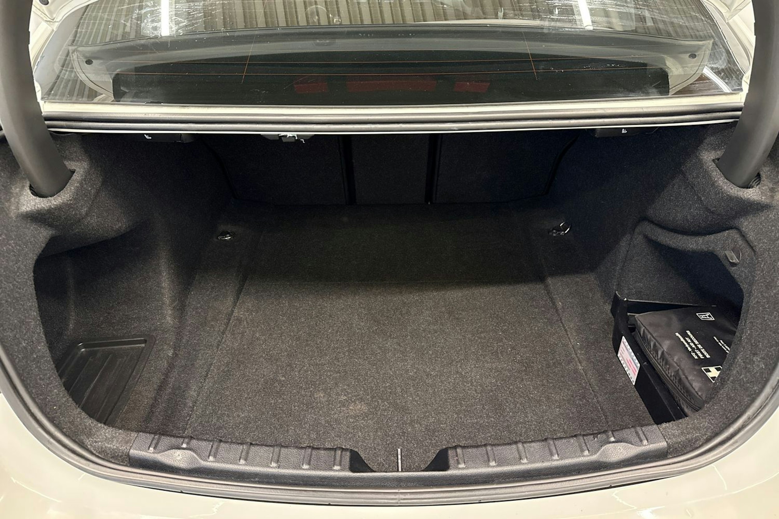 valkoinen BMW 328 2013 kuva 20.