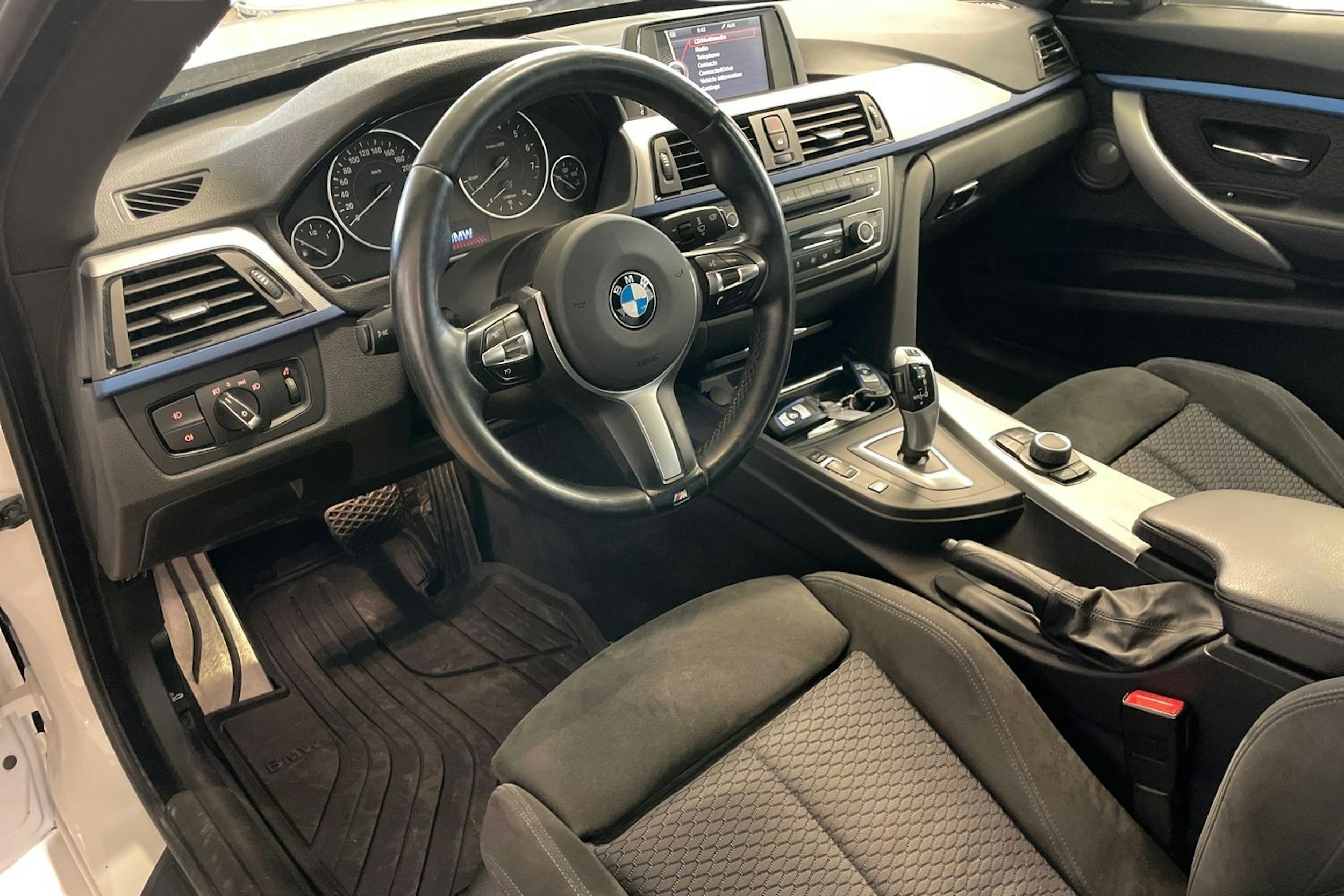 valkoinen BMW 328 Gran Turismo 2014 kuva 7.