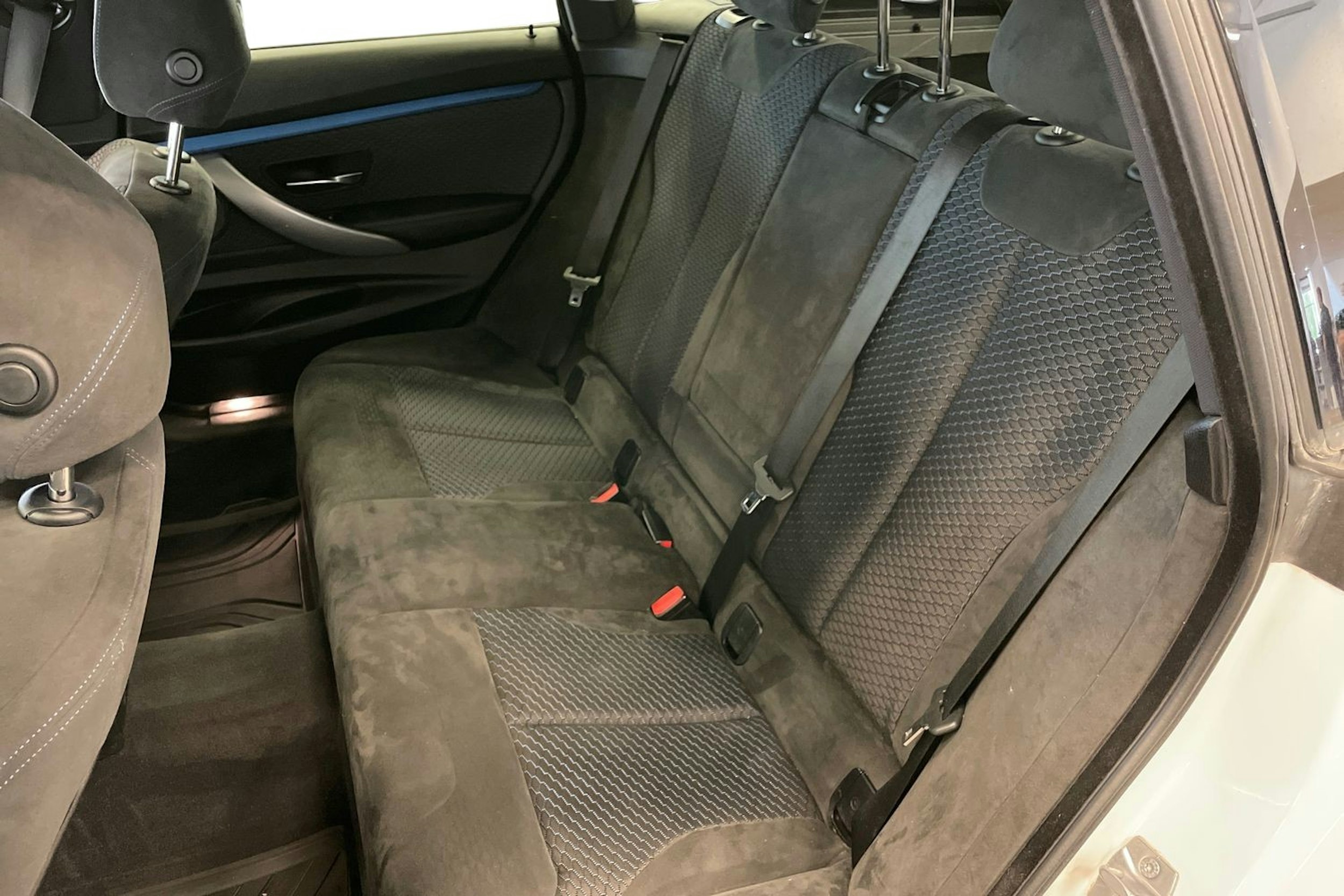 valkoinen BMW 328 Gran Turismo 2014 kuva 10.