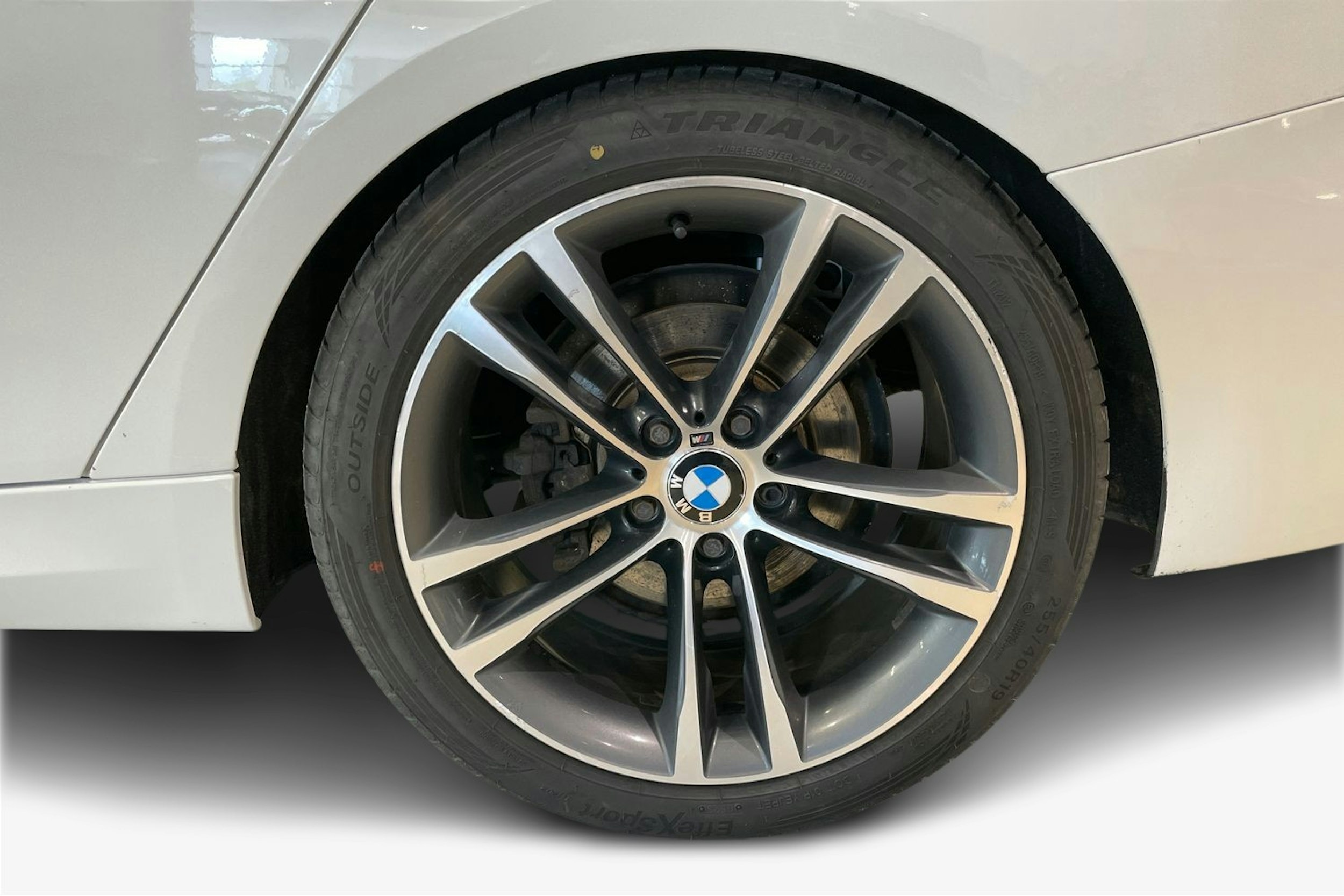 valkoinen BMW 328 Gran Turismo 2014 kuva 11.