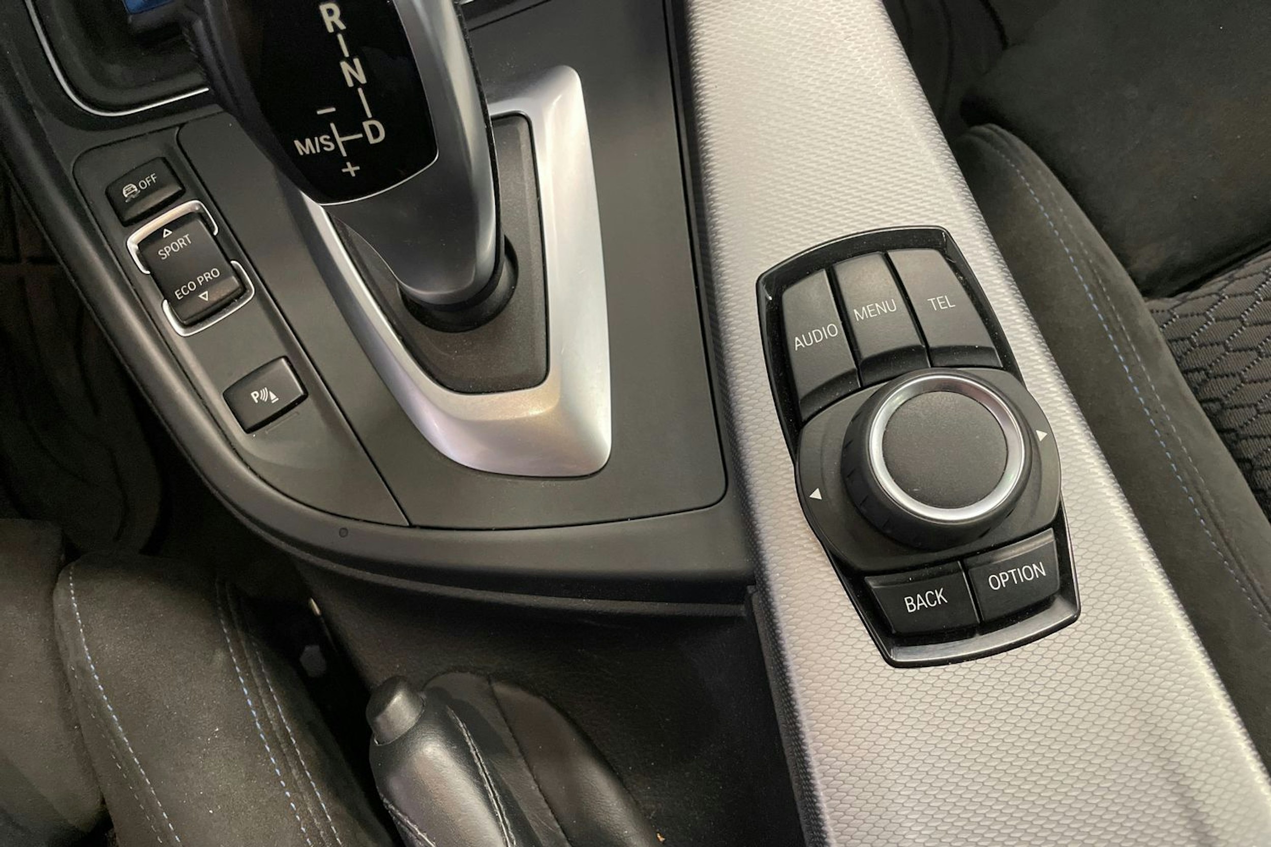 valkoinen BMW 328 Gran Turismo 2014 kuva 21.
