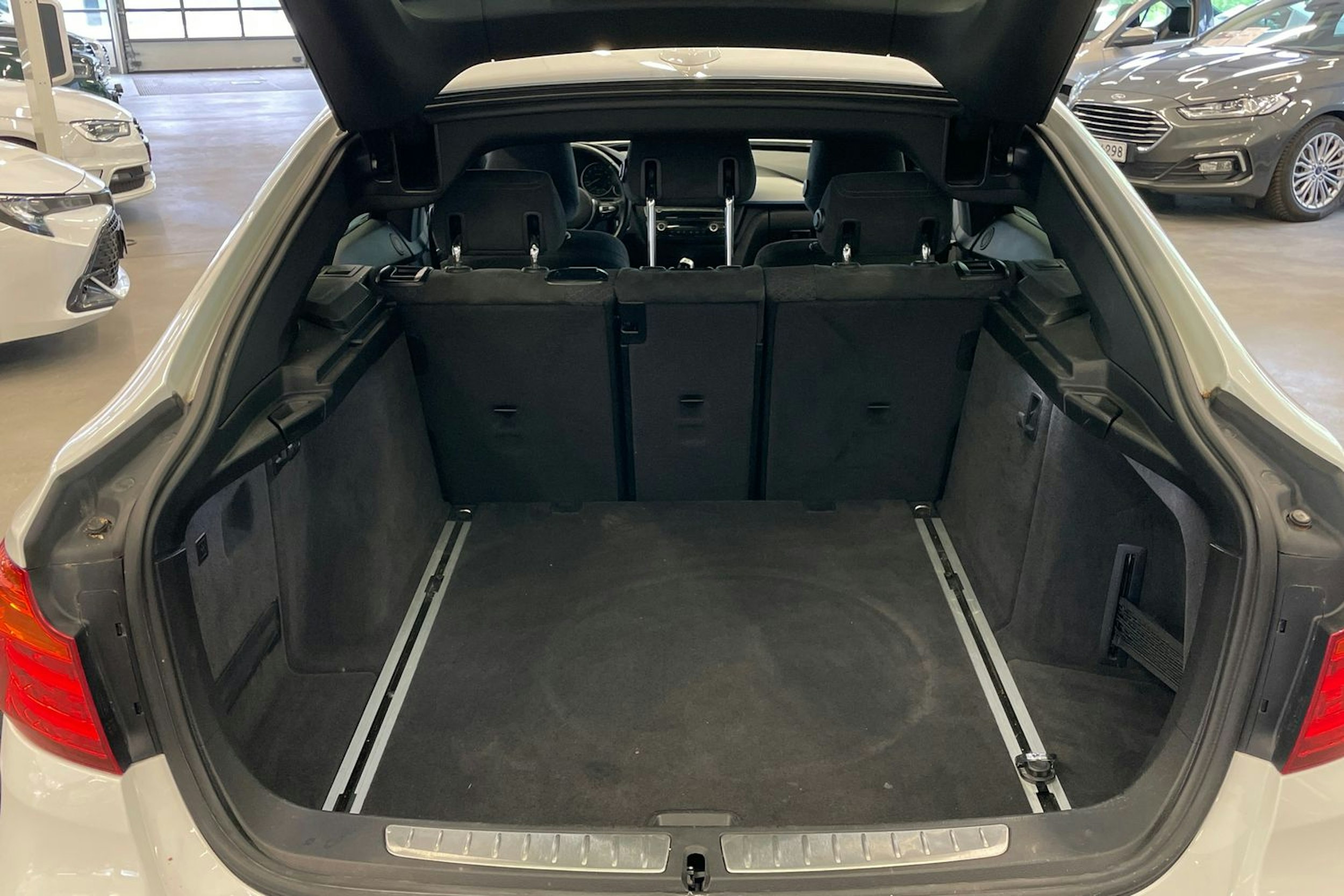 valkoinen BMW 328 Gran Turismo 2014 kuva 22.