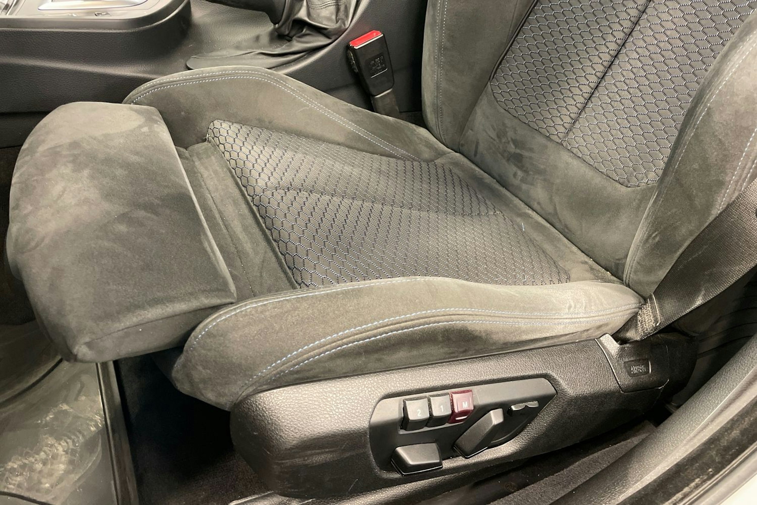 valkoinen BMW 328 Gran Turismo 2014 kuva 24.