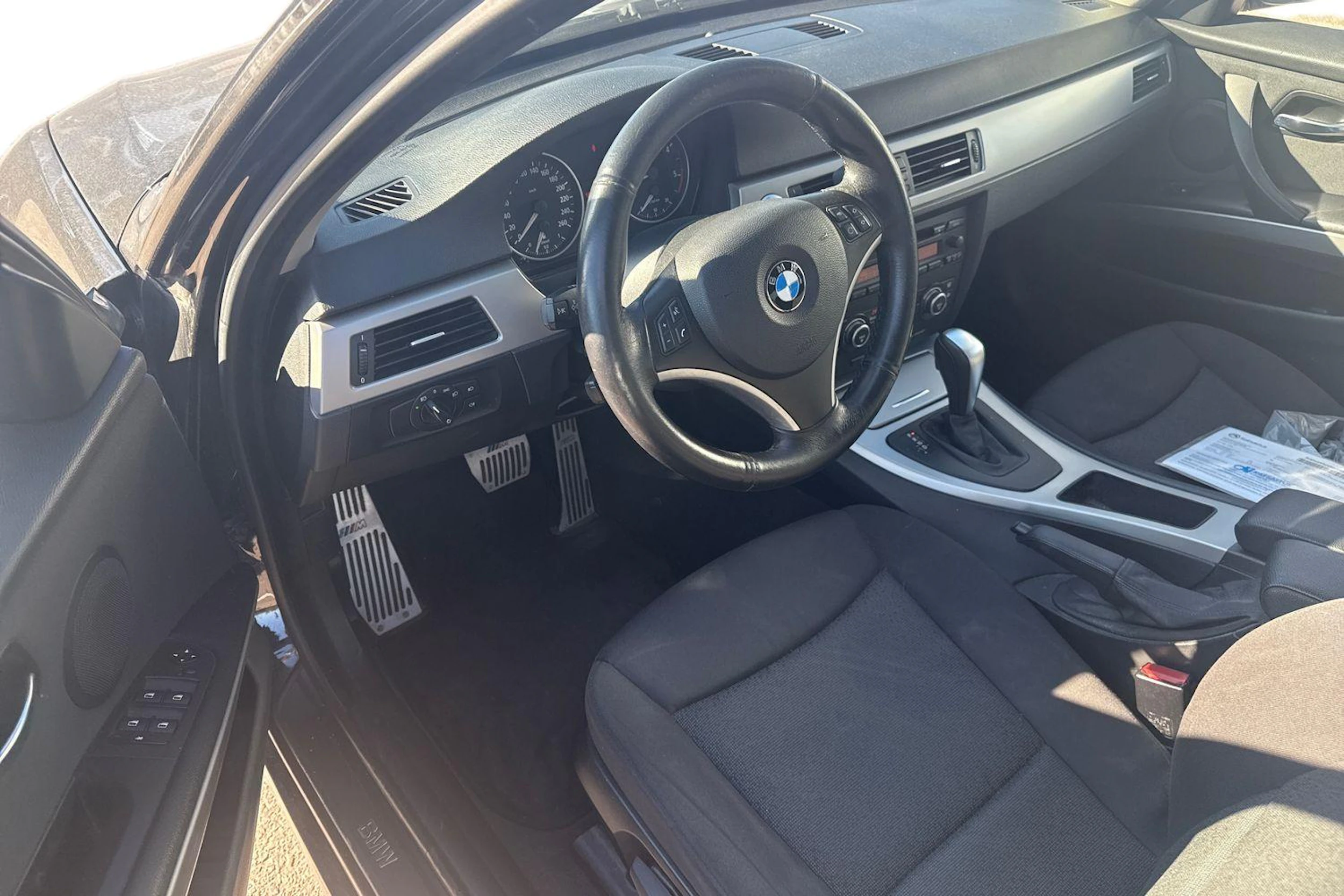 musta BMW 330 2007 kuva 3.