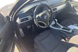 musta BMW 330 2007 kuva 3.