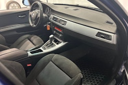 sininen BMW 330 2008 kuva 14.