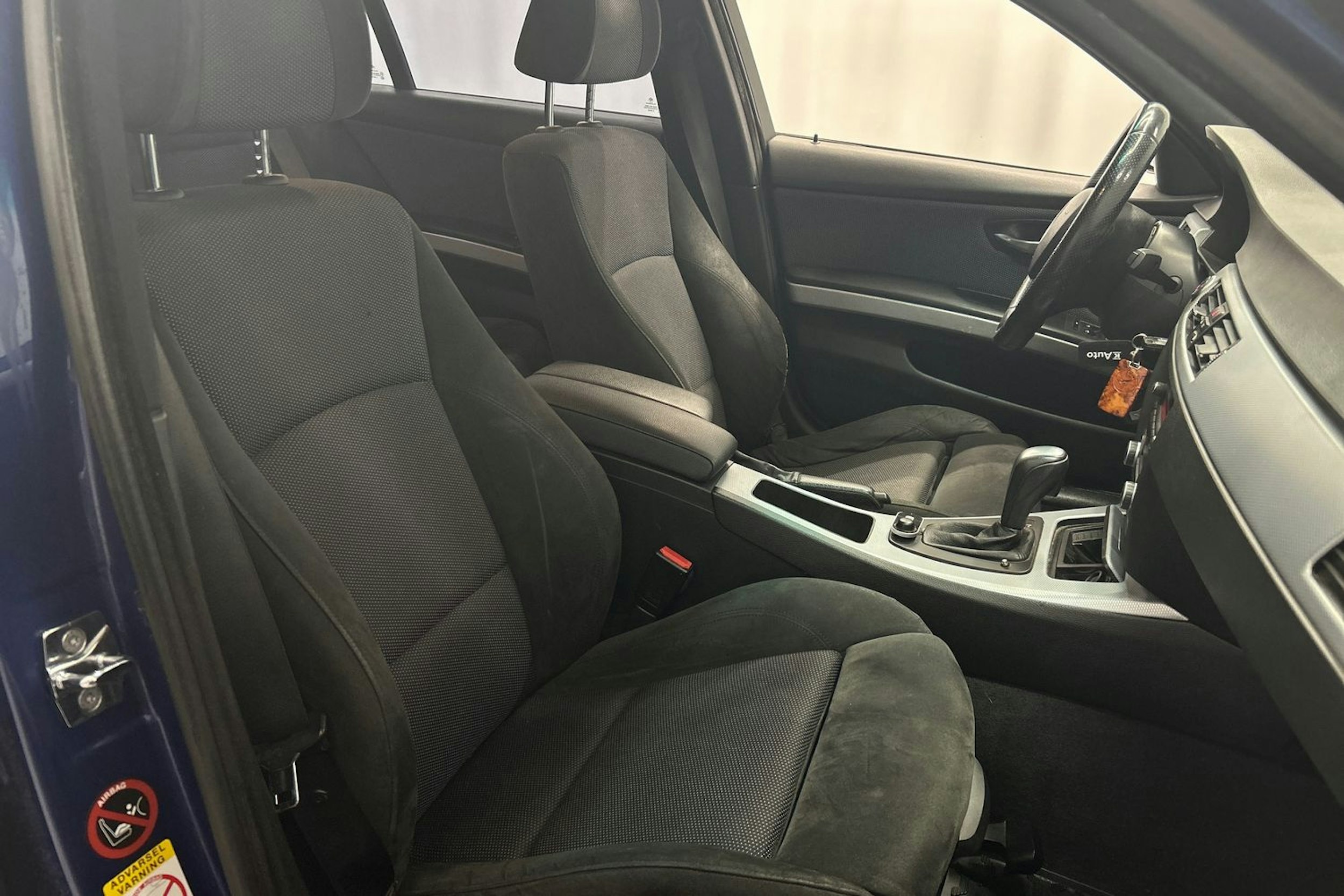 sininen BMW 330 2008 kuva 15.