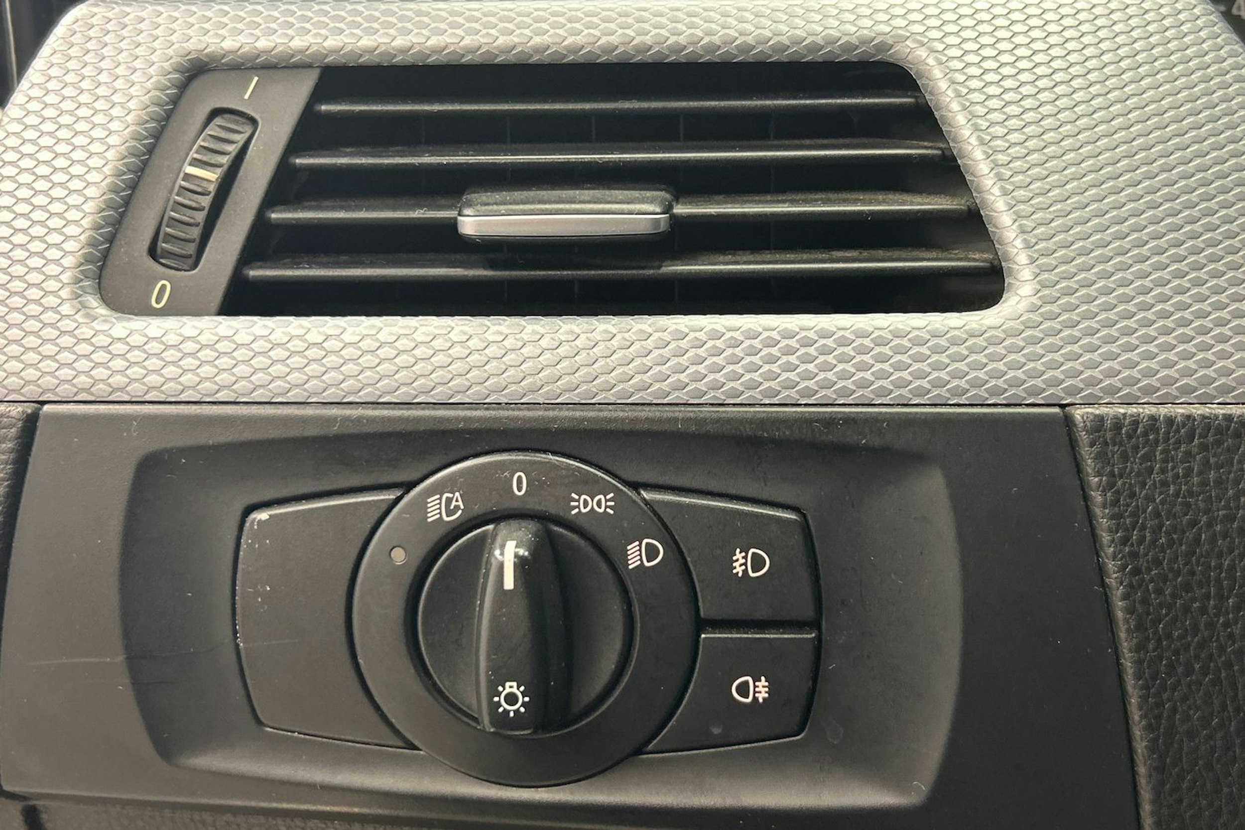 sininen BMW 330 2008 kuva 20.