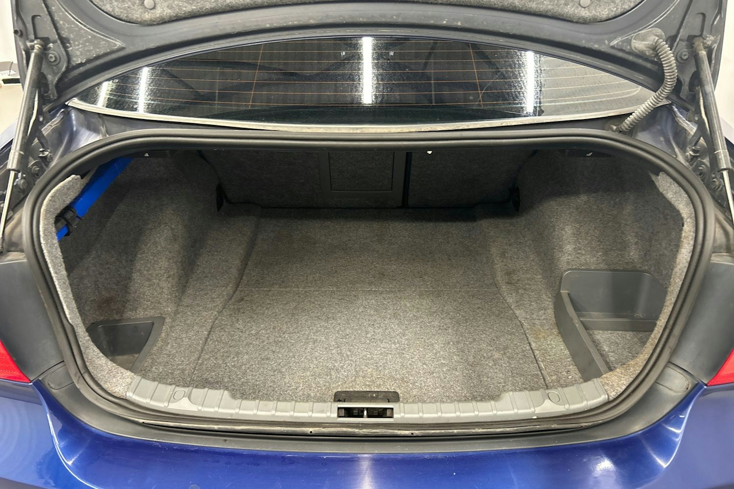 sininen BMW 330 2008 kuva 25.