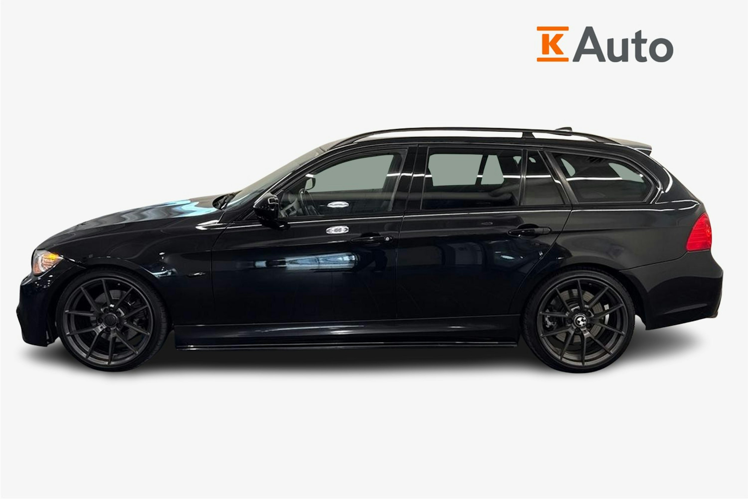 musta BMW 330 2009 kuva 6.