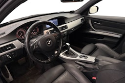 musta BMW 330 2009 kuva 7.