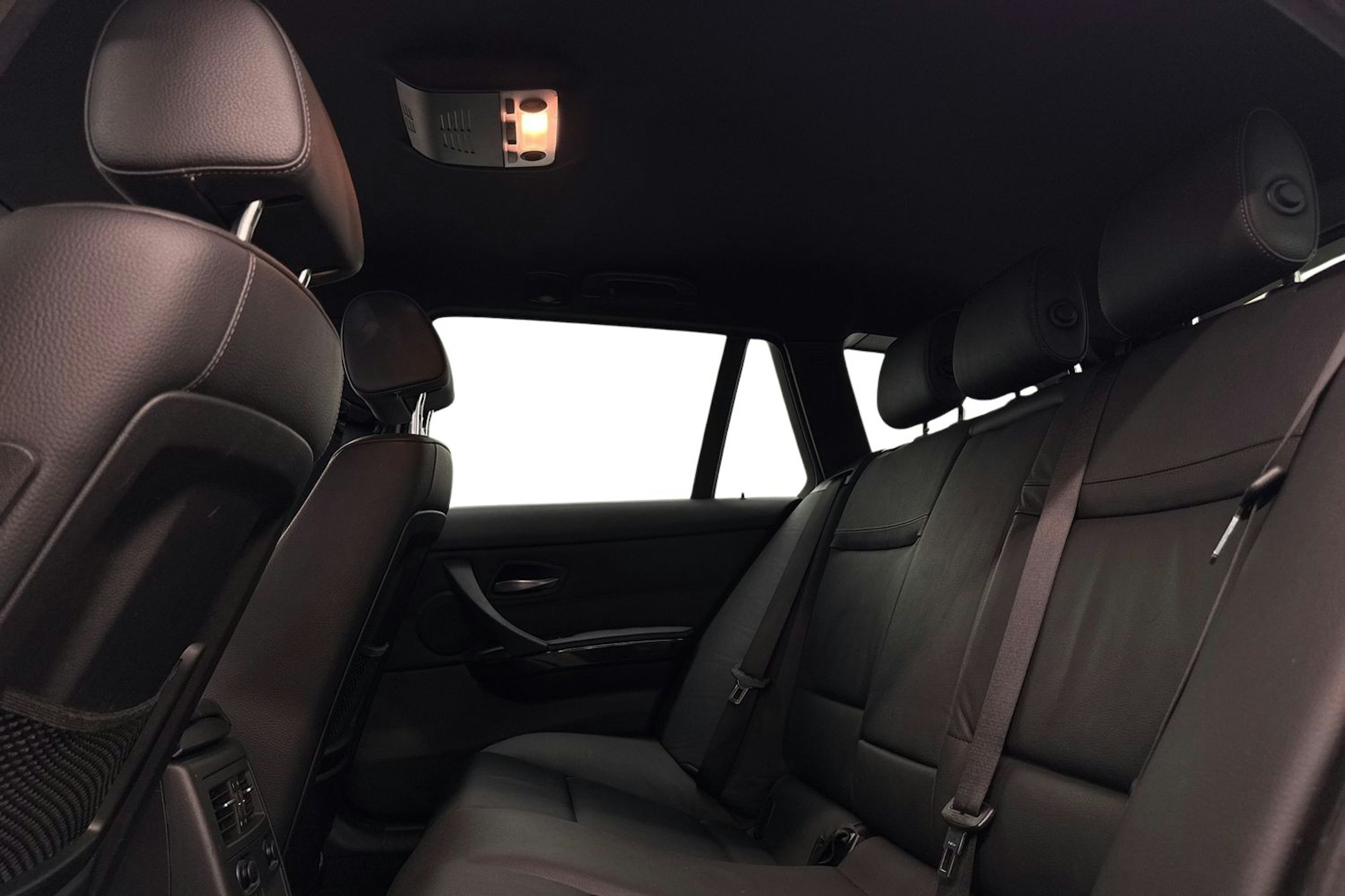 musta BMW 330 2009 kuva 10.