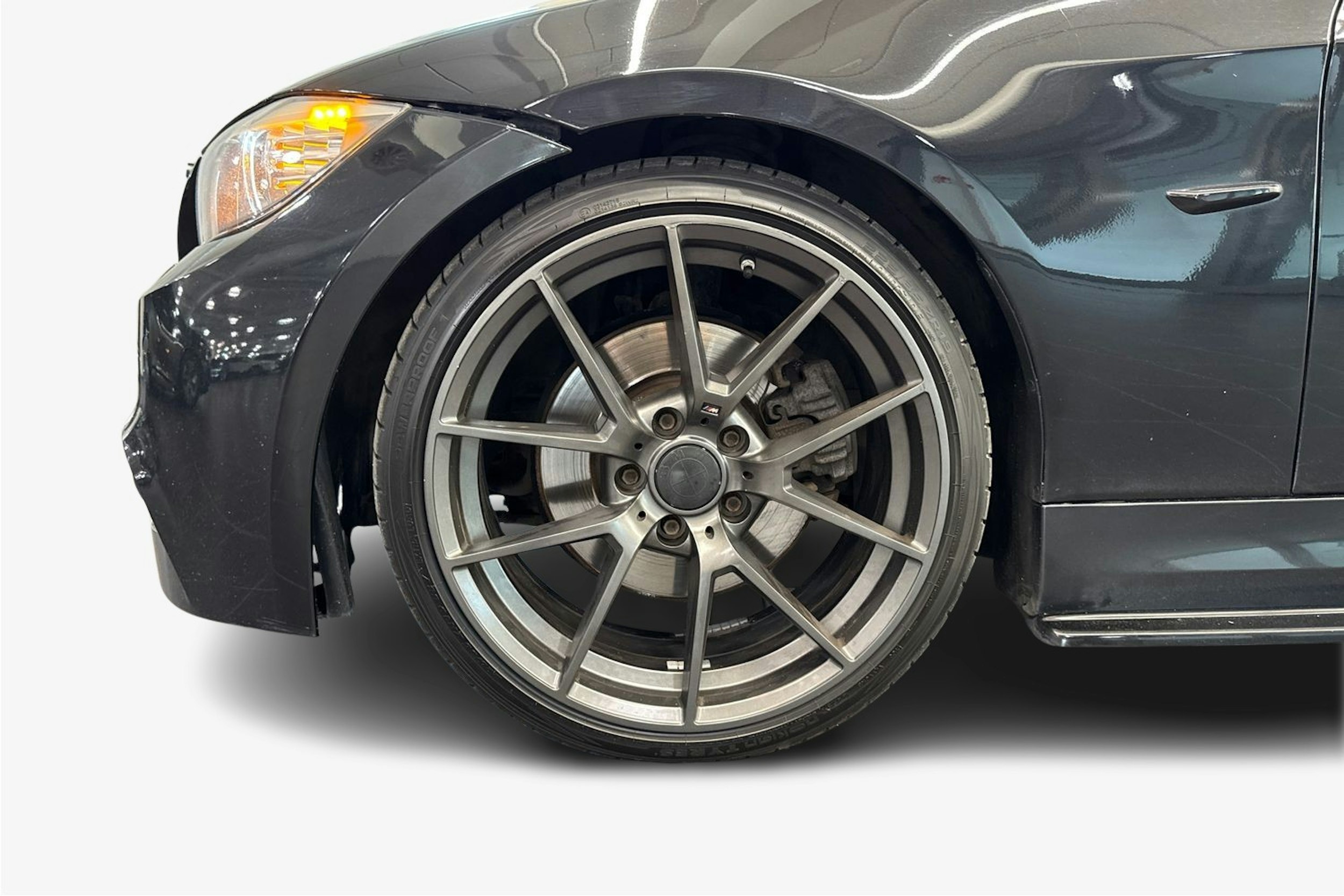 musta BMW 330 2009 kuva 11.