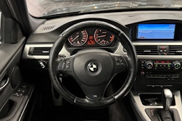 musta BMW 330 2009 kuva 17.