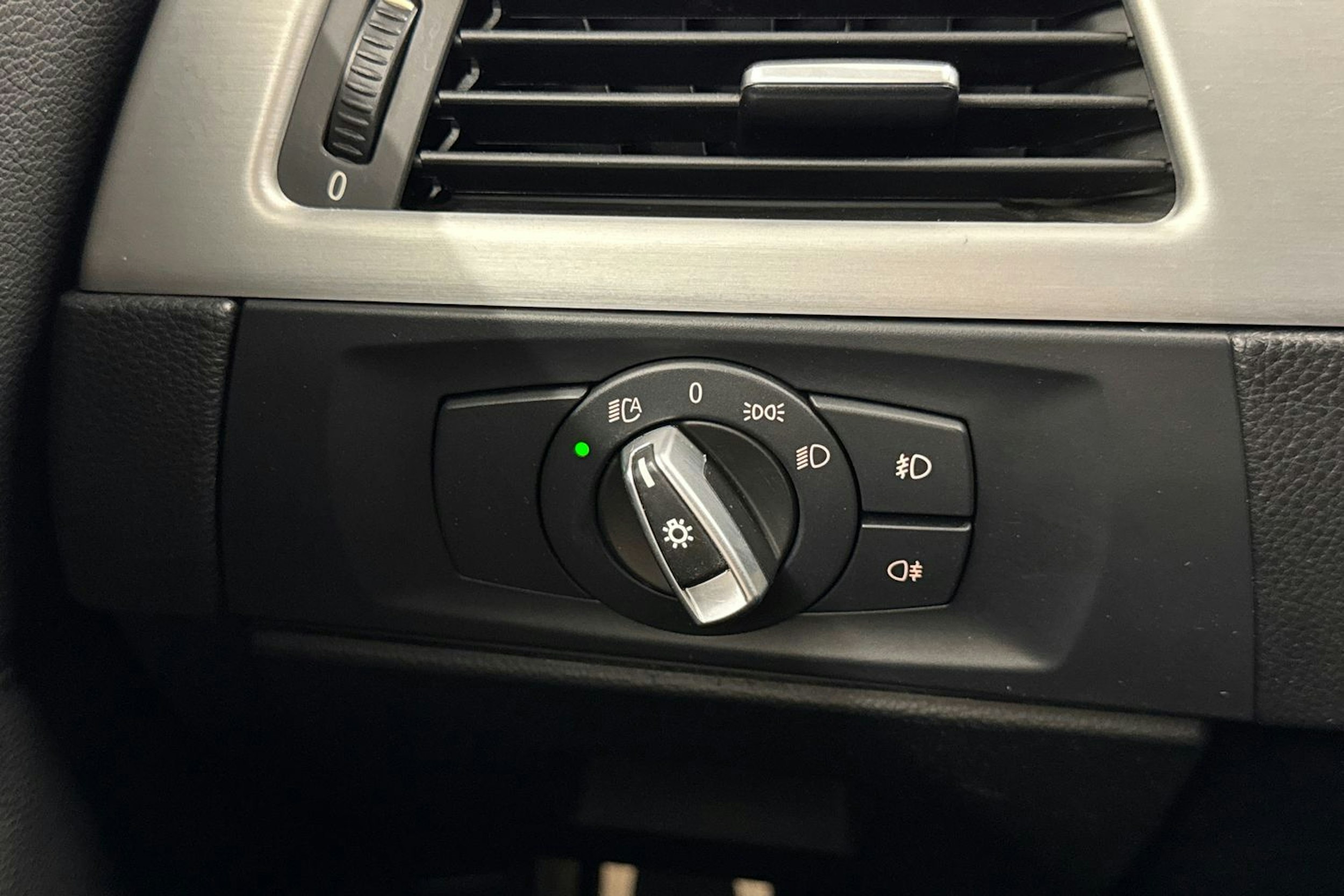 musta BMW 330 2009 kuva 21.