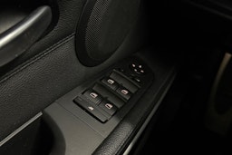 musta BMW 330 2009 kuva 22.