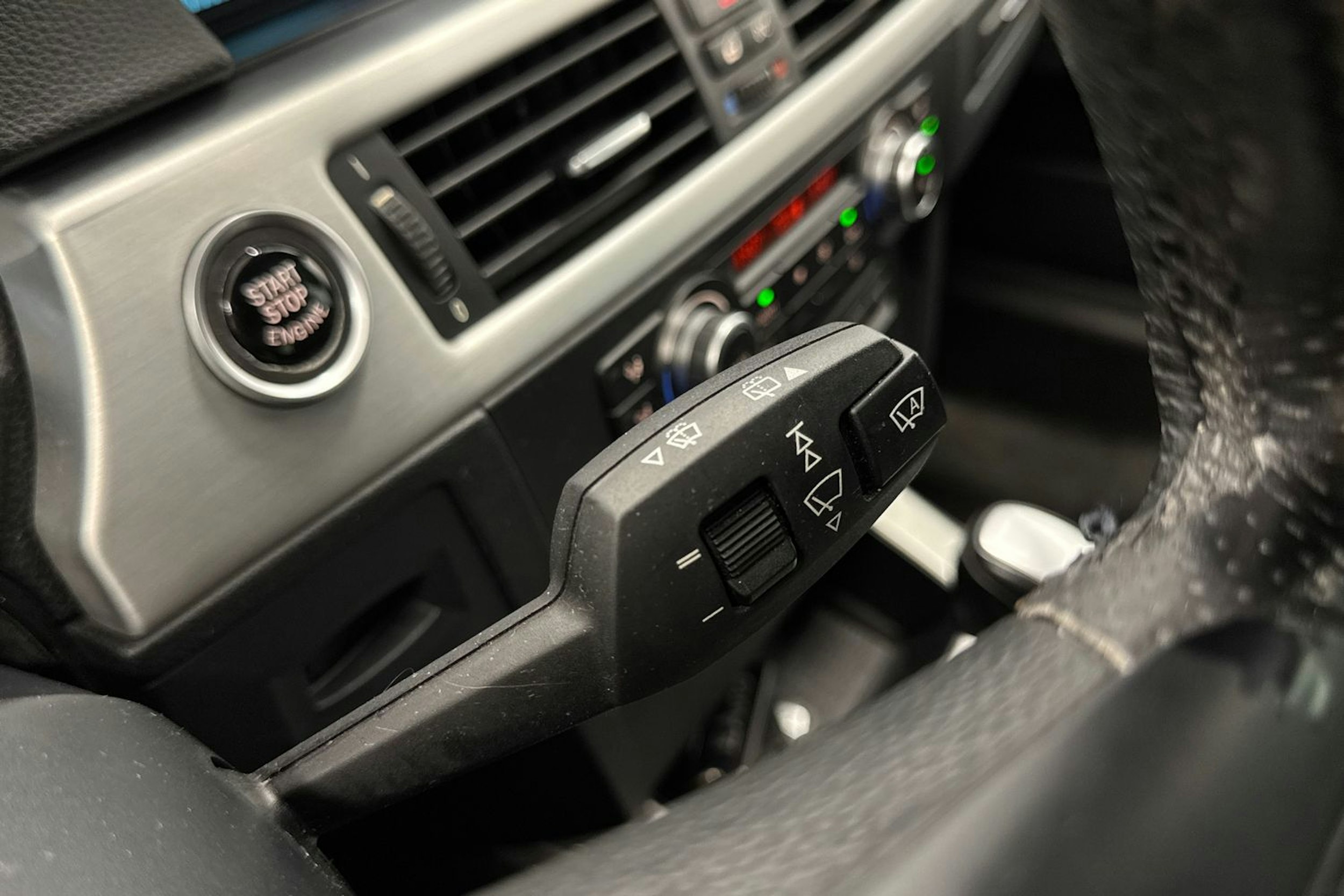musta BMW 330 2009 kuva 24.