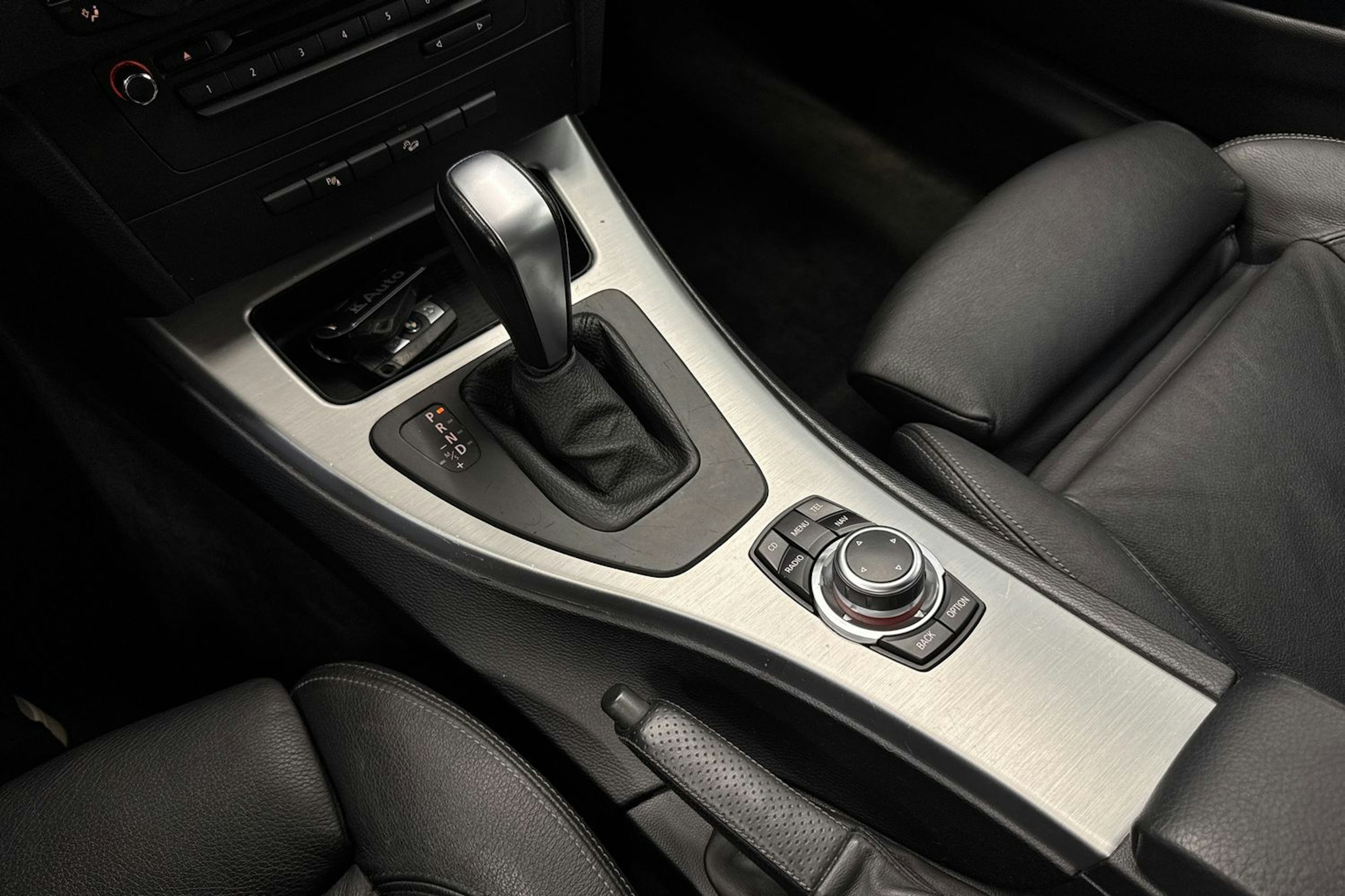 musta BMW 330 2009 kuva 25.