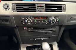 musta BMW 330 2009 kuva 26.