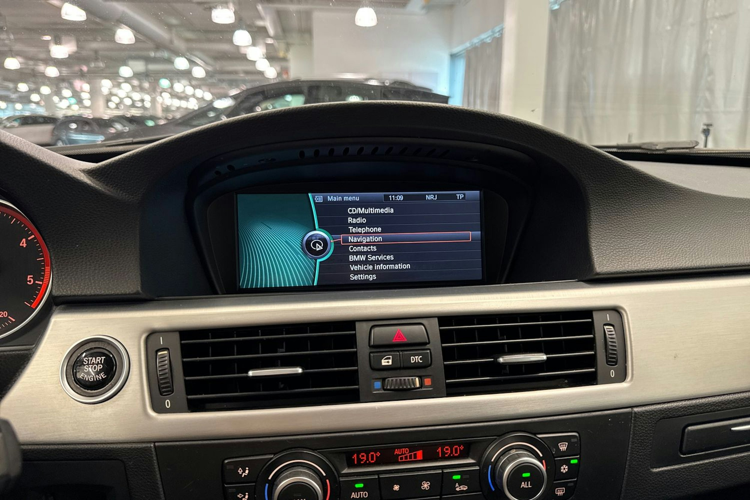 musta BMW 330 2009 kuva 27.