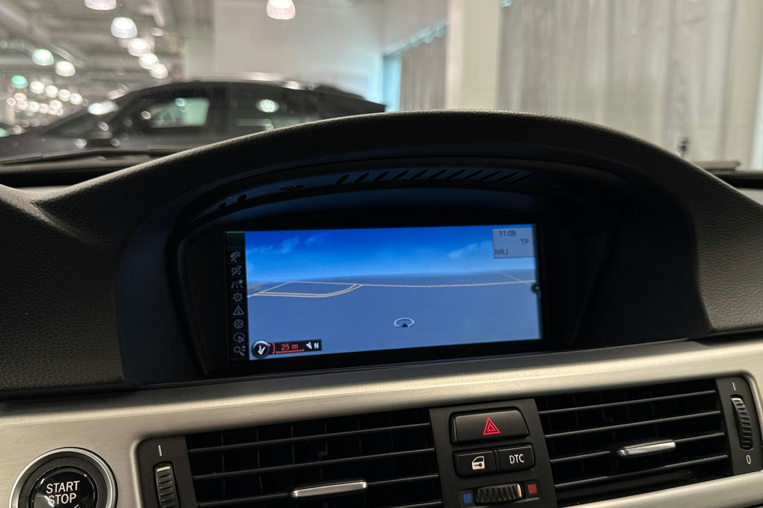 musta BMW 330 2009 kuva 28.