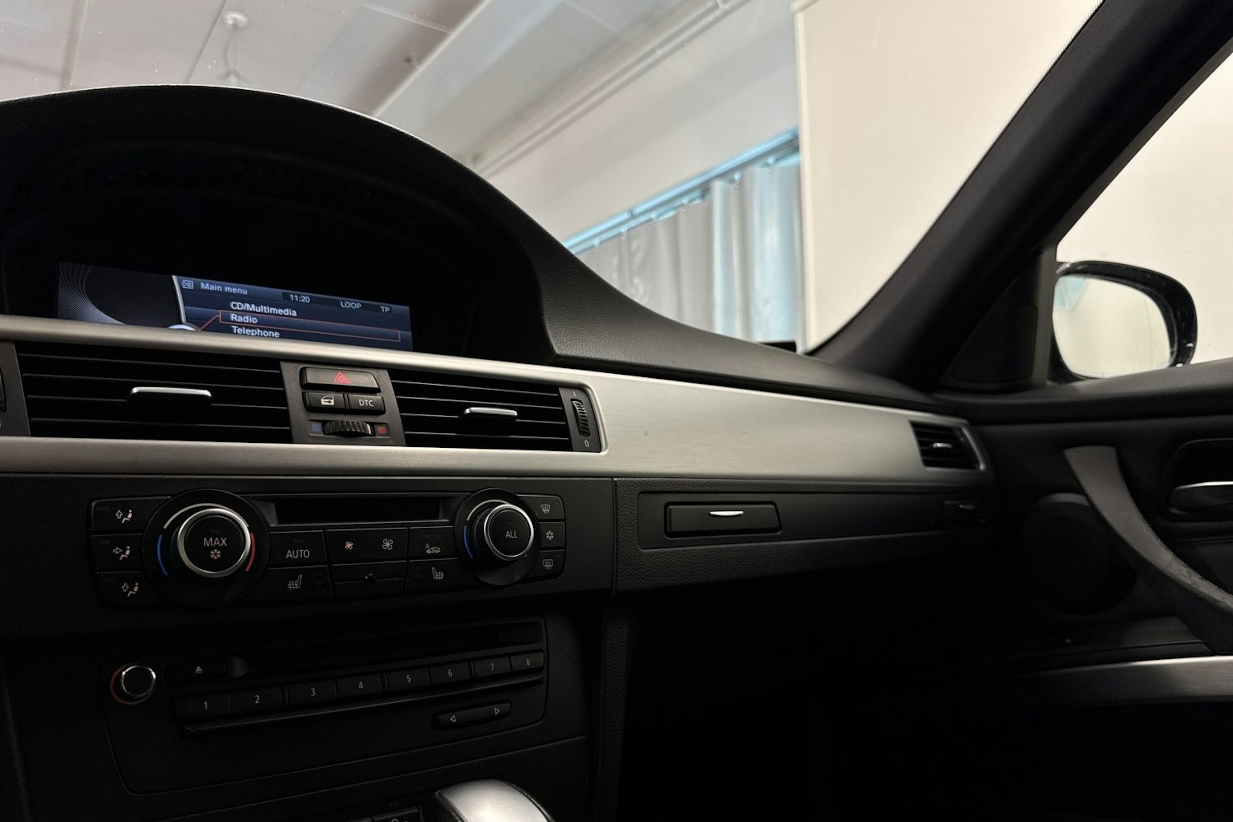 musta BMW 330 2009 kuva 31.
