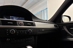 musta BMW 330 2009 kuva 31.
