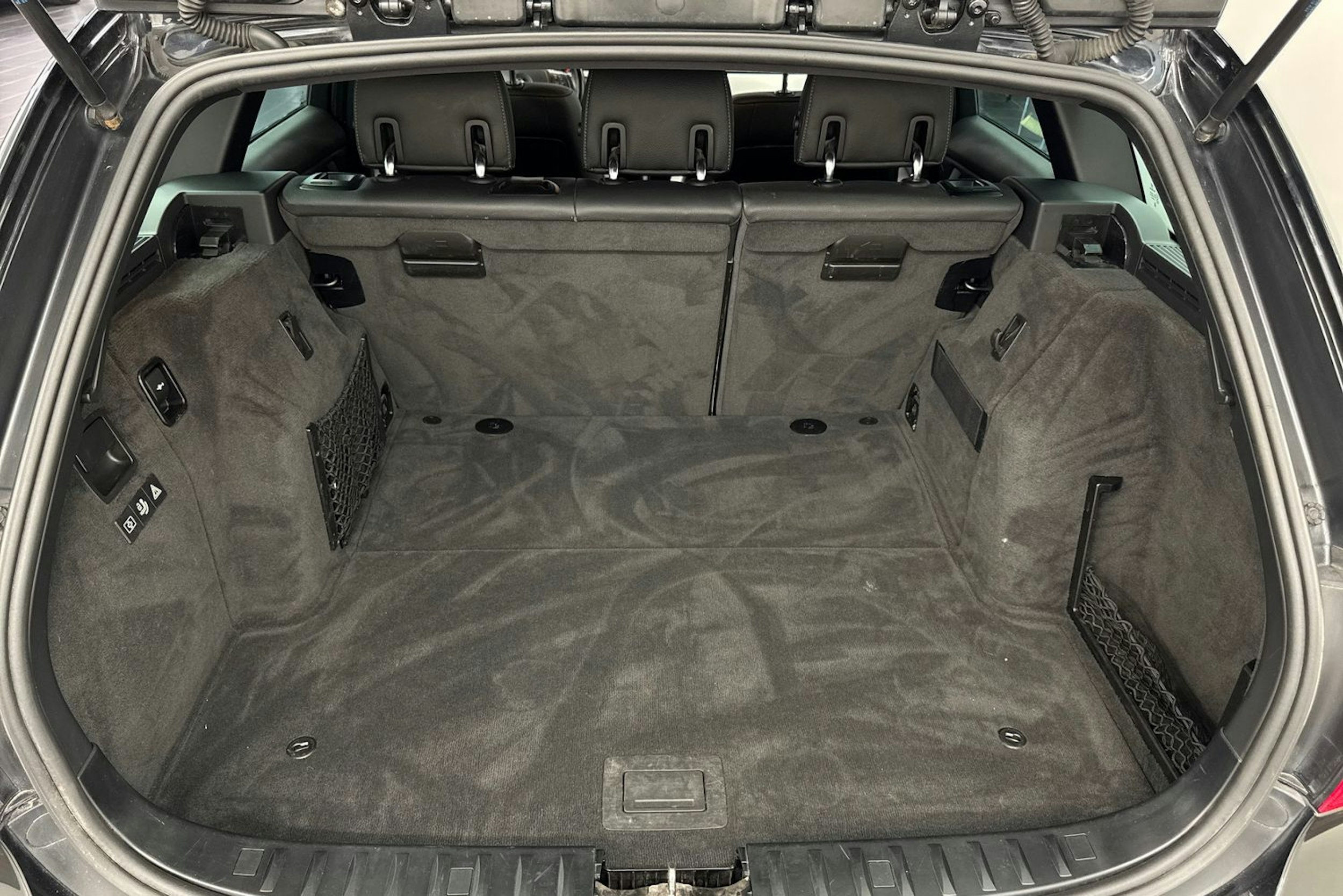 musta BMW 330 2009 kuva 34.