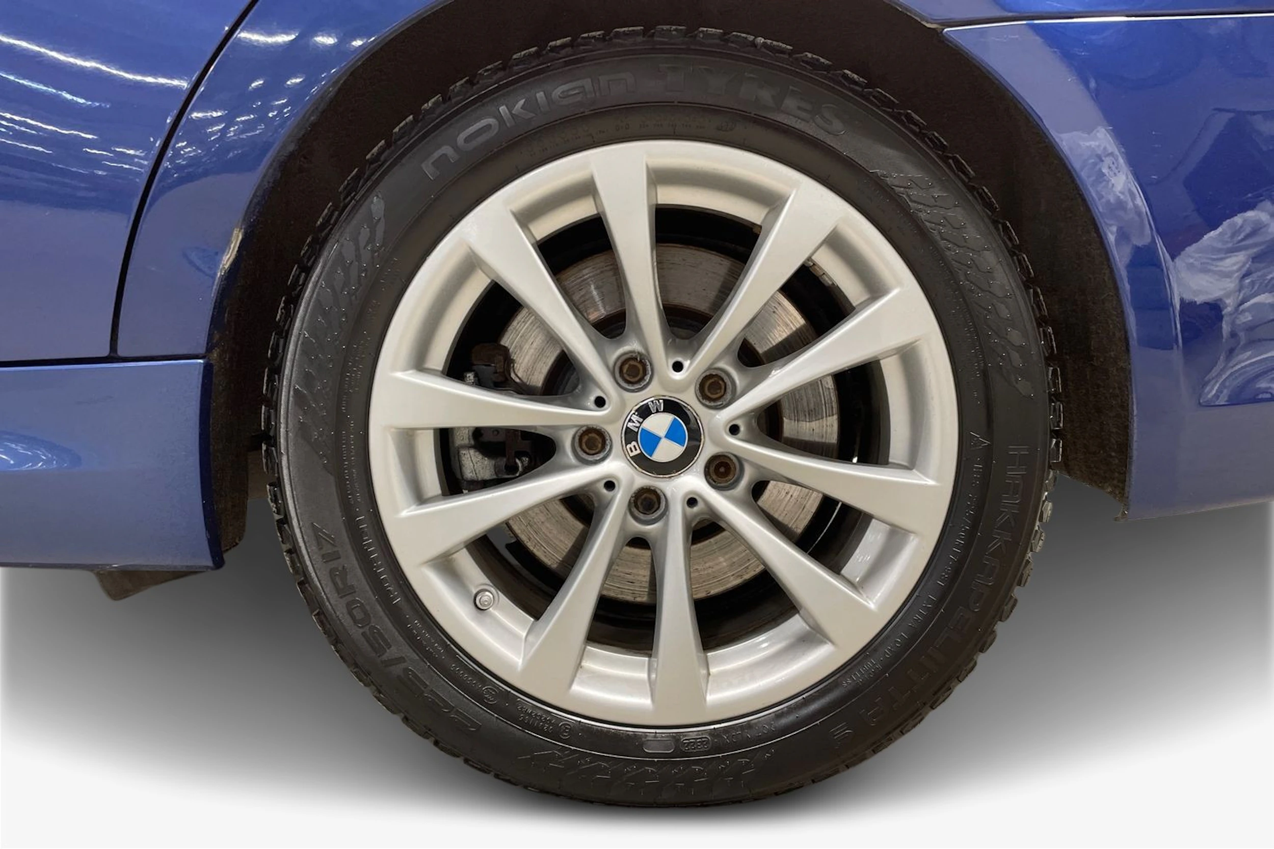 Sininen BMW 330 2010 kuva 9.