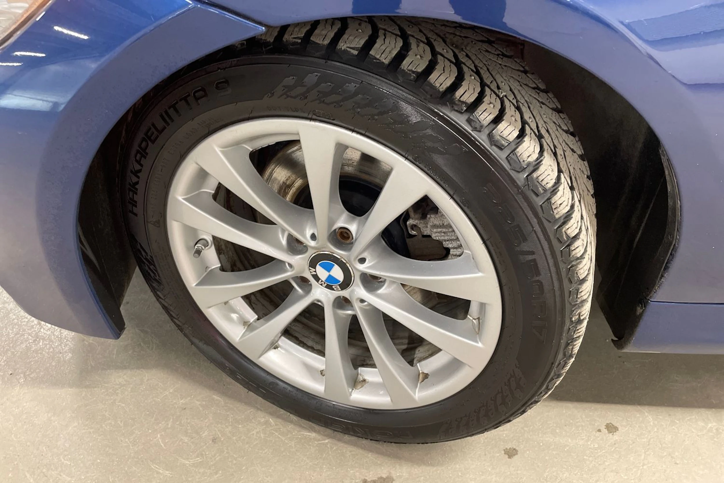 Sininen BMW 330 2010 kuva 10.