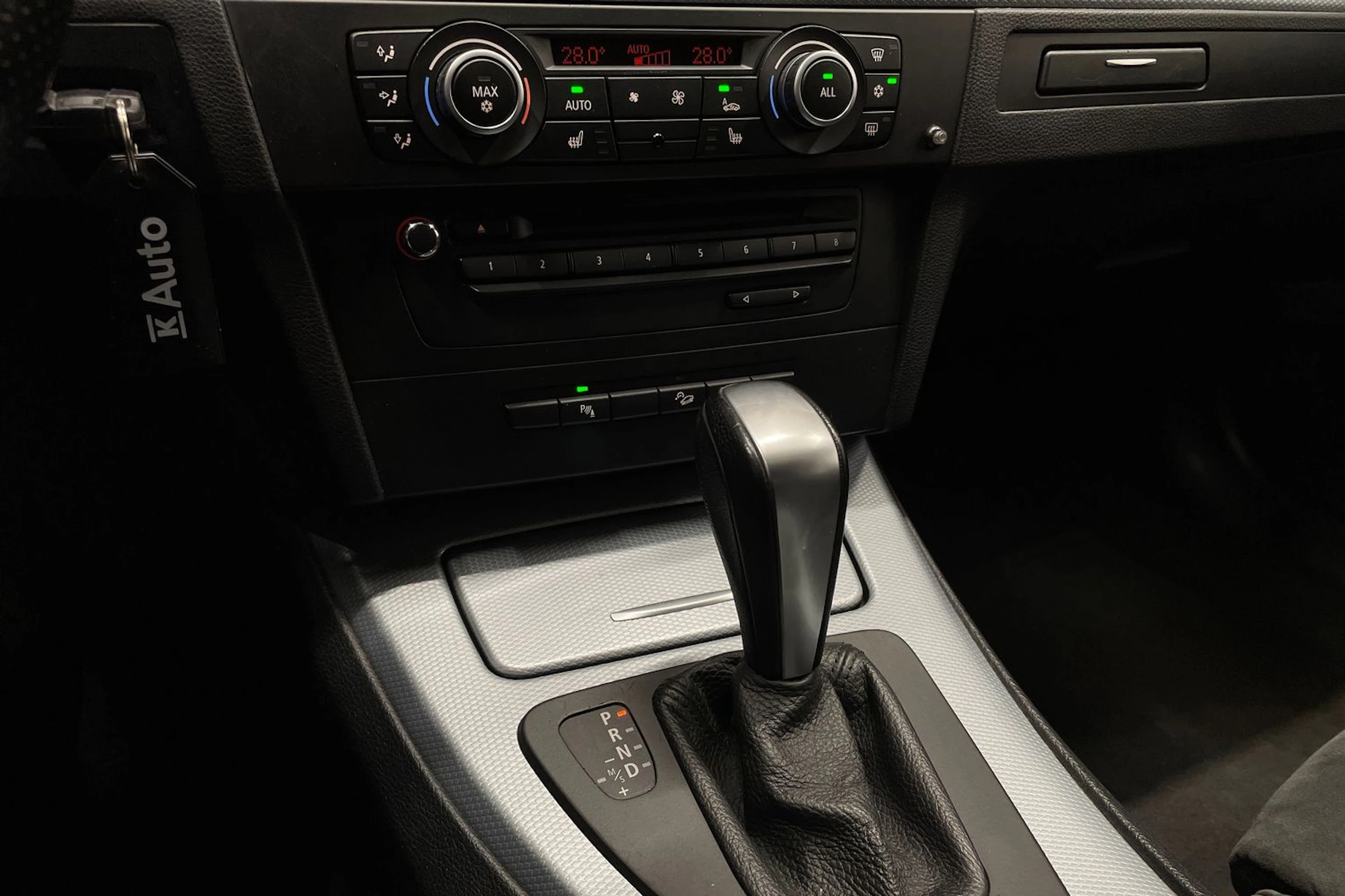 Sininen BMW 330 2010 kuva 16.