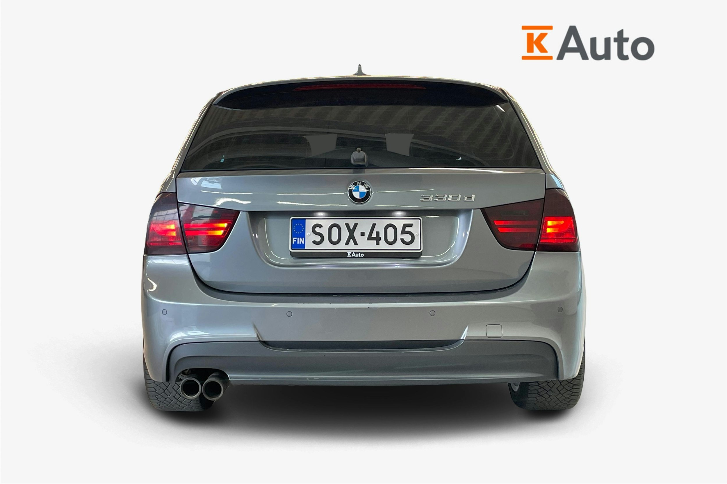 Harmaa BMW 330 2010 kuva 3.