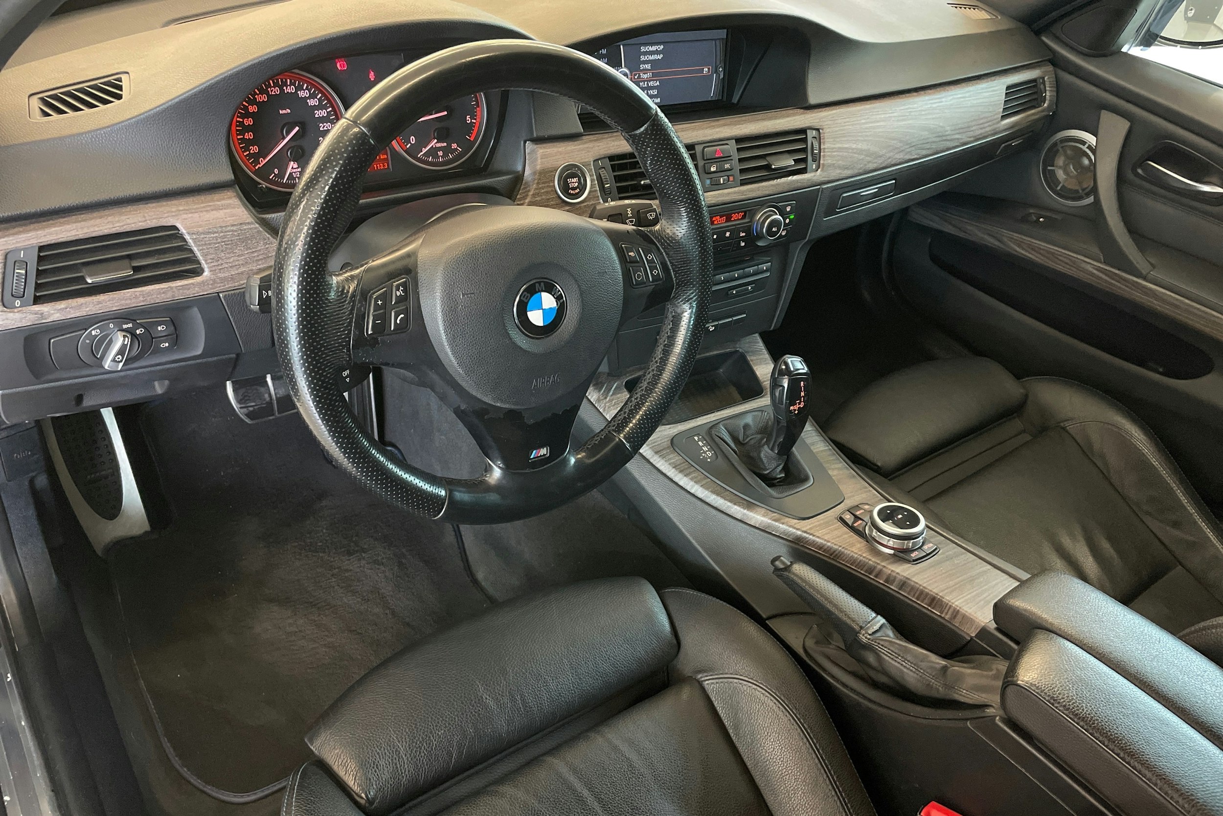 Harmaa BMW 330 2010 kuva 7.