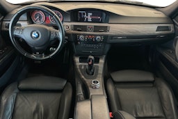 Harmaa BMW 330 2010 kuva 9.